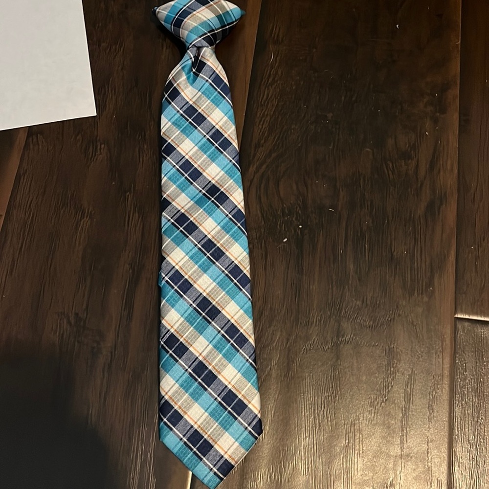 Clip on tie